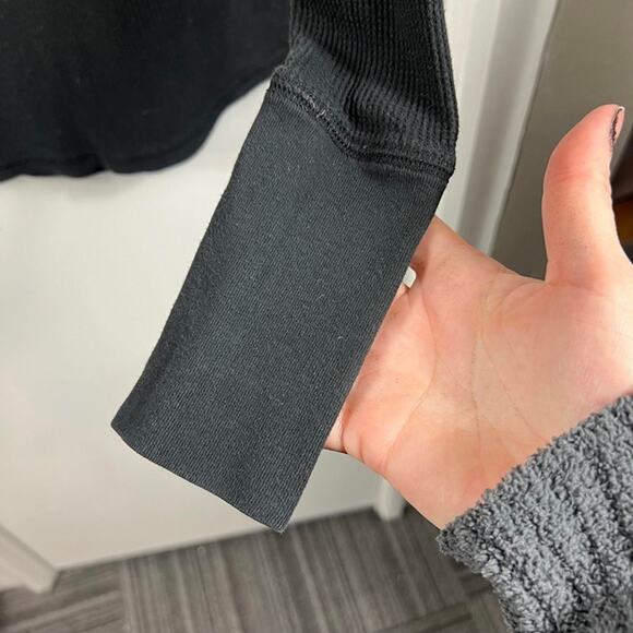 Gap black Octavia waffle Henley long sleeve t-shirt.  Size XS - Picture 6 of 7